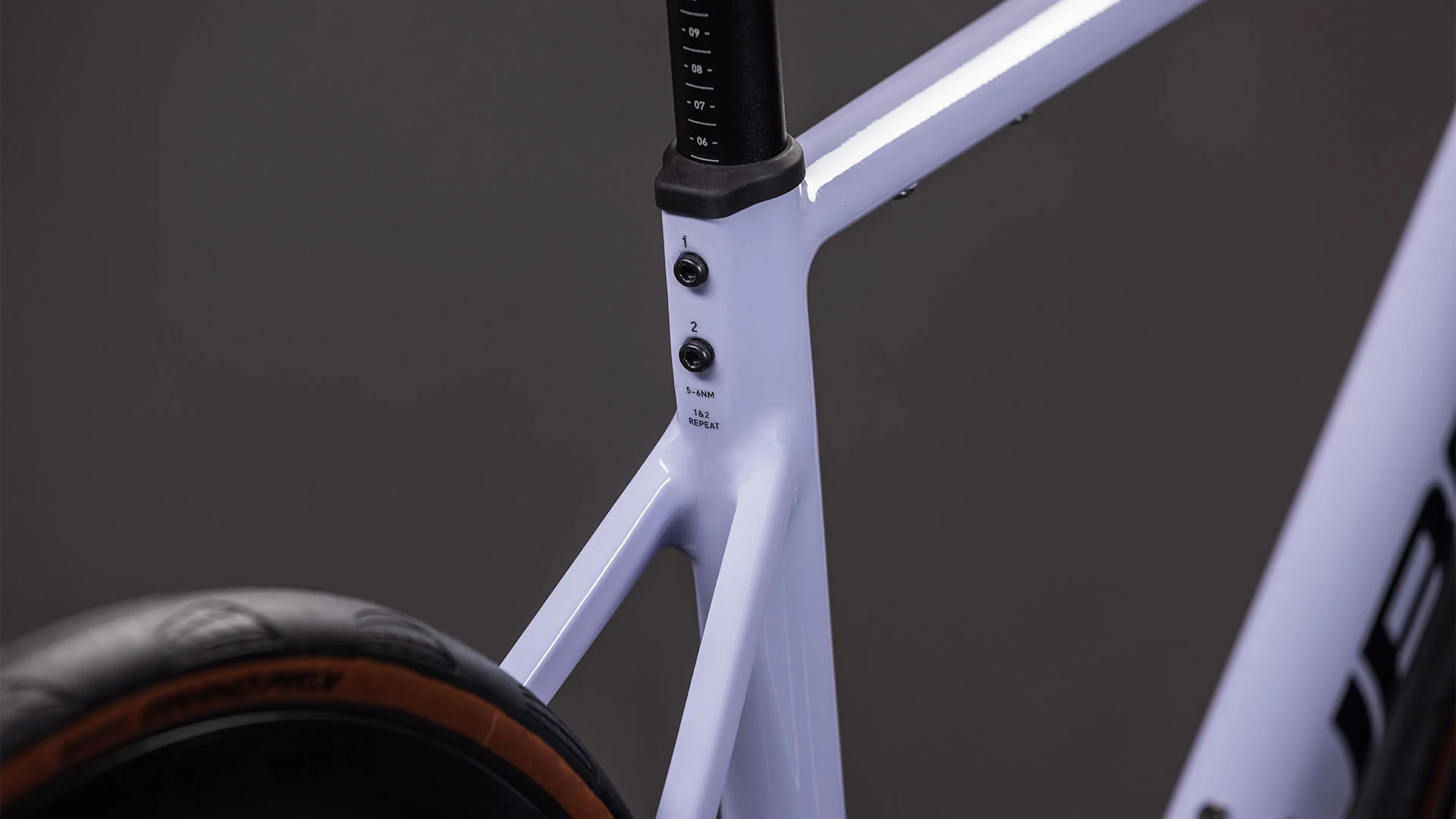 Cube Attain Race cyclamen´n´black 2026 - Image 3